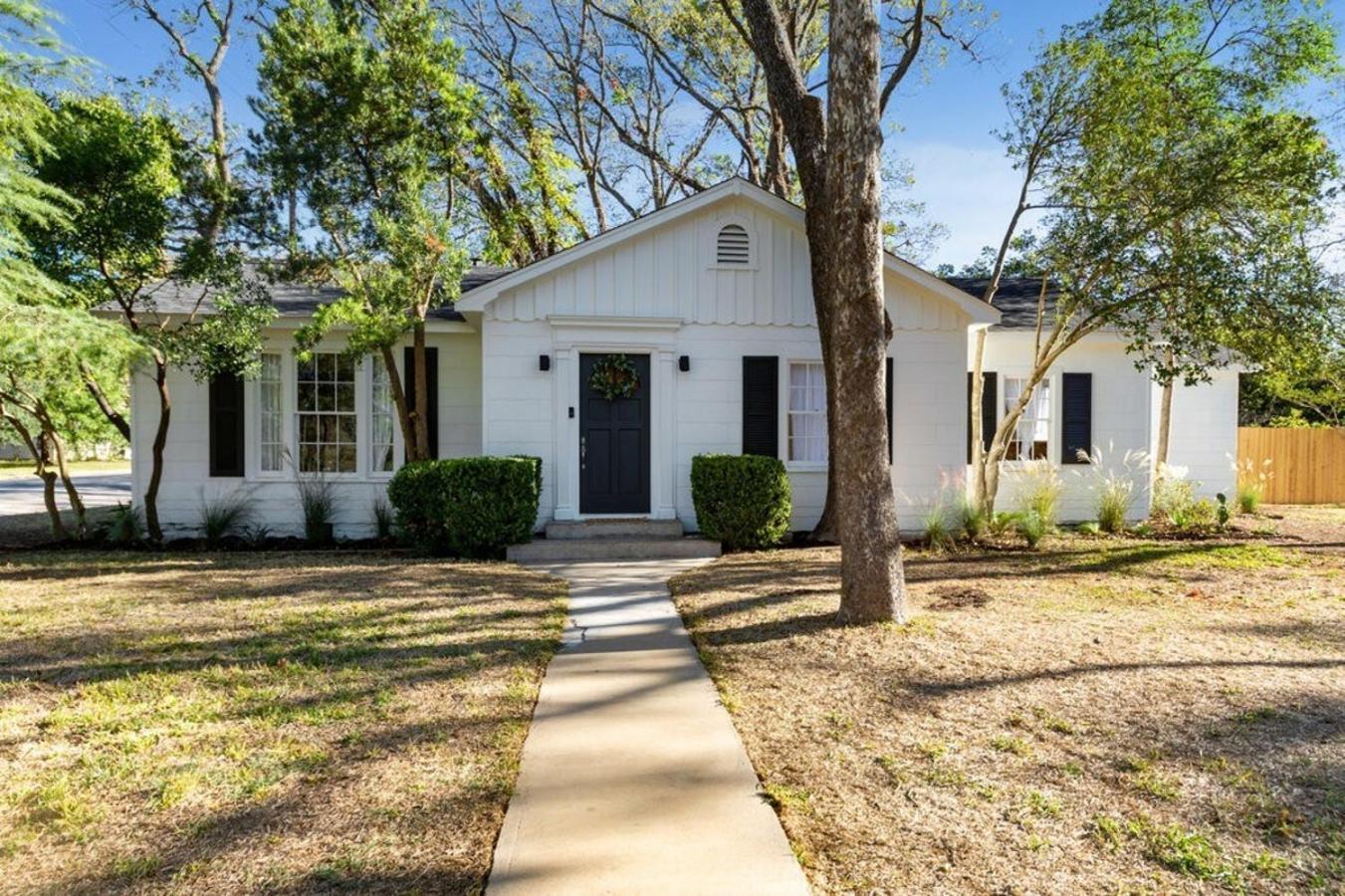 Luxury Bungalow Near Main W Hot-Tub And Firepit Vila Fredericksburg Exterior foto